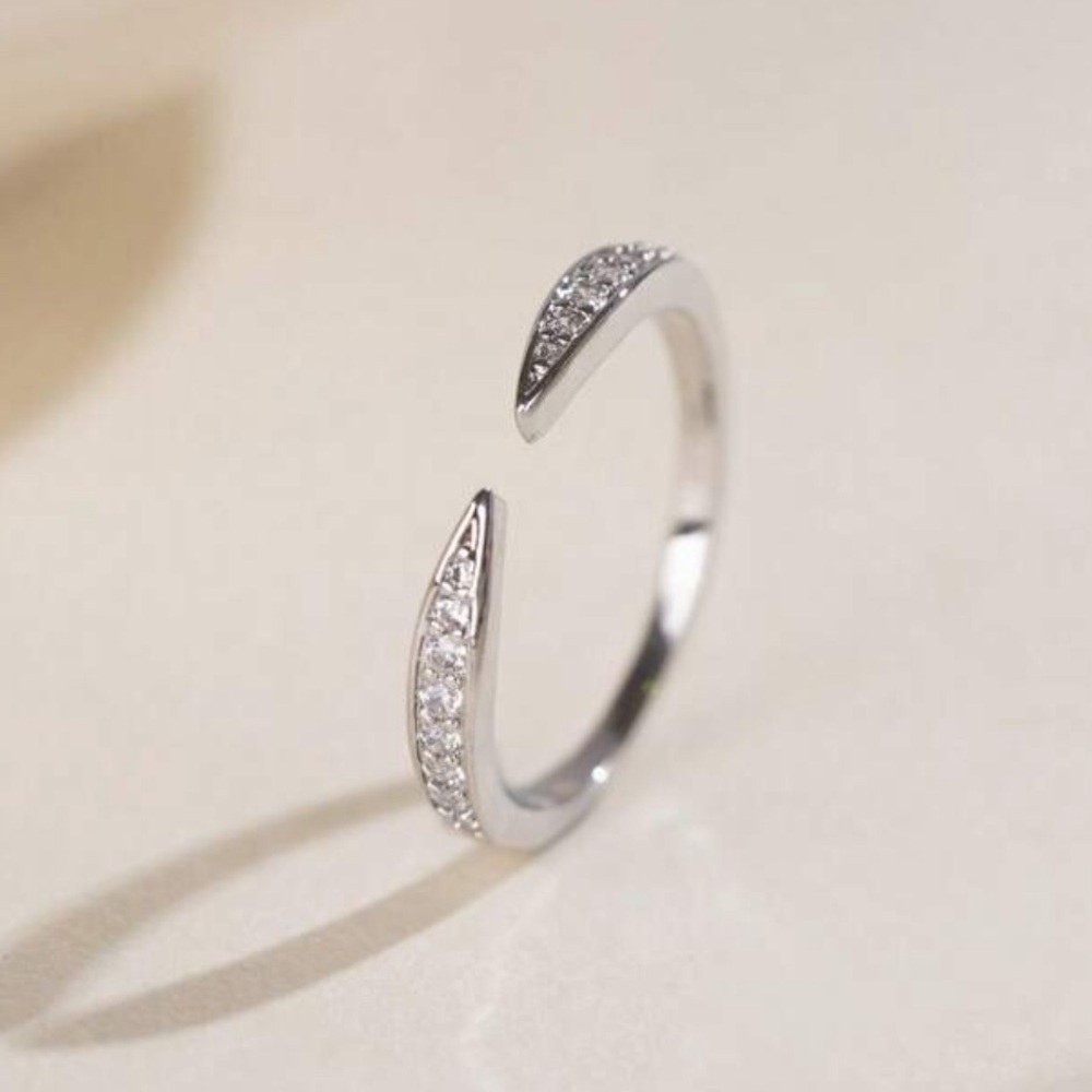 Elegant Silver Open Ring R46